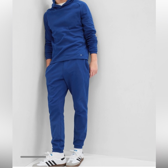 GapFit Tech Jogger - Picture 2 of 11